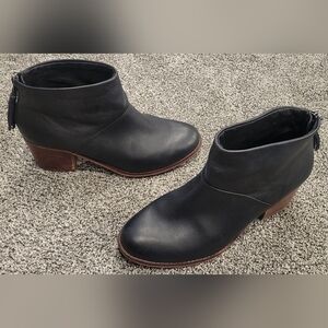 TOMS Leila Boots Size 8 Black Chunky Leather Block Heel Back Zip Tassel